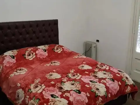 Galpón 198m2 y Depto 4 ambientes c/ patio en Tres de Febrero