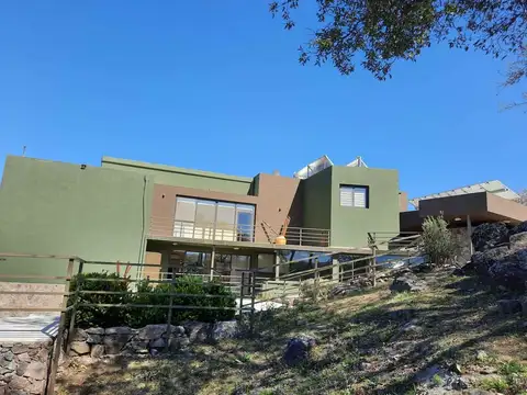 Casa en Venta con 2 cocheras