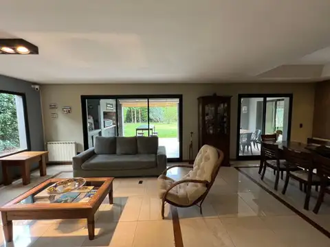 Casa 7 ambientes con 3 baños