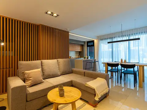 Casa de 4 dormitorios con pileta y parrillero en Fisherton.