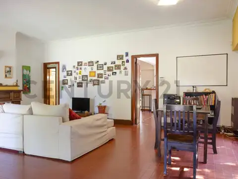 Venta de casa en City Bell - Importante lote sobre calle 472 entre 23 y Camino General Belgrano
