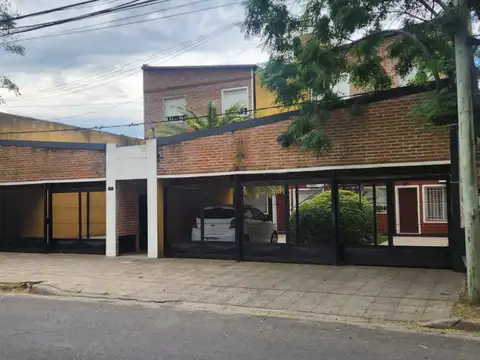 Casa 5 ambientes con 1 baño