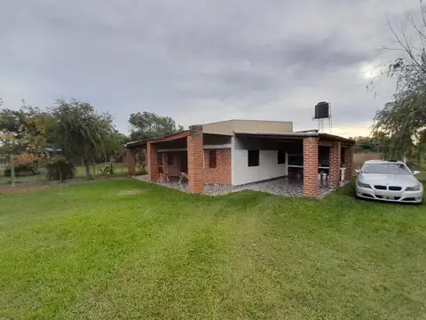 VENDO EXCELENTE CASA CON GRAN TERRENO MUY CERCA DEL CENTRO E