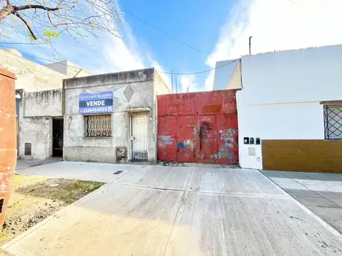 Venta de casa con galpón en Villa Soldati.