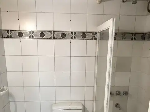 EXCELENTE MONOAMBIENTE CON COCINA INDEPEND. INMEJORABLE UBICACION