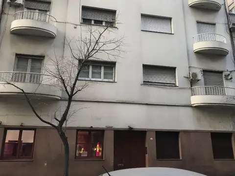 EXCELENTE MONOAMBIENTE CON COCINA INDEPEND. INMEJORABLE UBICACION