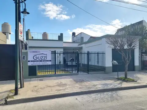 CASA AMERICANA EN VENTA 3 AMBIENTES GARAGE JARDIN POSIBLE AMPLIACION. VILLA ADELINA. APTA CREDITO