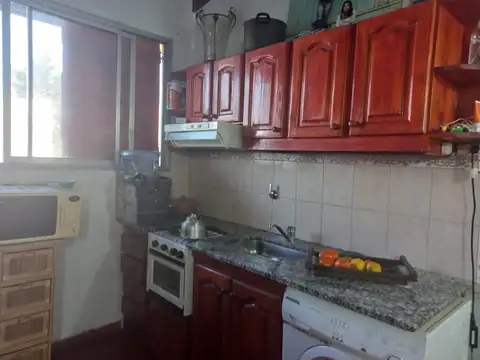 Ámplia casa con depto incluido en venta, General Las Heras
