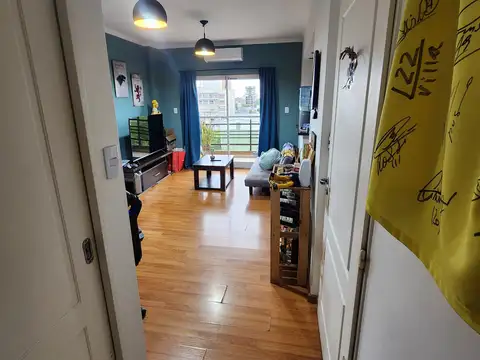 Luminoso Depto 1 Dorm. con doble Balcón y cochera – Excelente Zona en San Martín