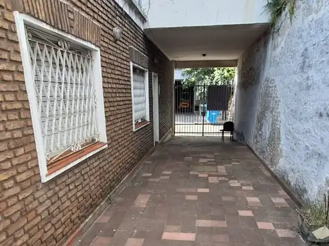CIUDADELA.BRANDSEN AL 4200 VENTA EN BLOCK REFACCIONAR 8 AMBIENTES COCHERA LOCAL Y FONDO