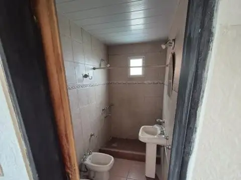 Olegario Andrade al 100 bis (Casa de pasillo 4 dormitorios C/Patio y Terraza)