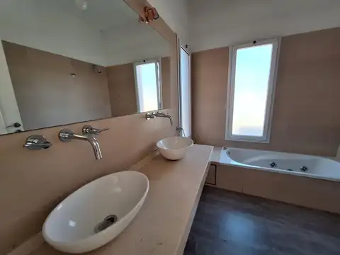 Casa en Venta al Oeste