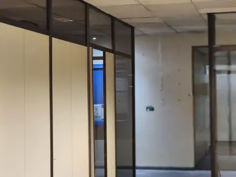 Oficina 7 ambientes con 2 baños