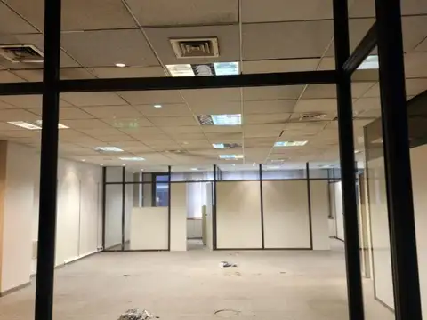 Oficina en Alquiler con 10 cocheras