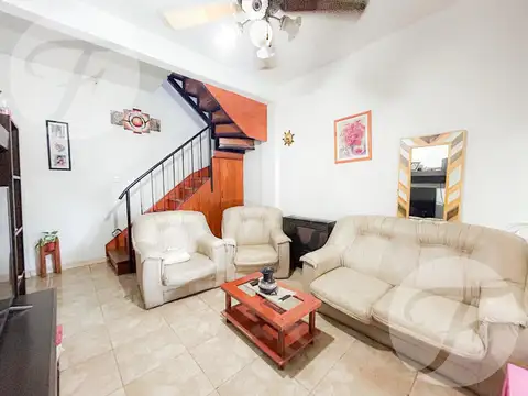 NUEVO VALOR APTO CRÉDITO CASA 4 AMBIENTES CASTELAR SUR SE ACEPTA DEPTO 2 AMBIENTES EN PARTE DE PAGO