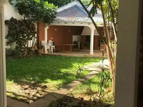 Casa en Venta con 3 cocheras