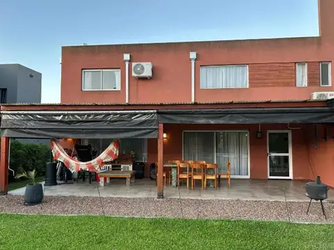 Casa en Venta en El Cazal, USD 240.000
