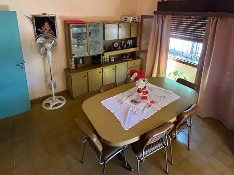 Casa 5 ambientes con 2 baños