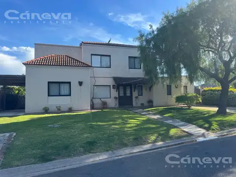 Casa lote interno 3 dormitorios + dependencia y pileta