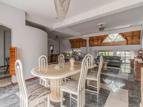 Casa en Venta con 1 cochera