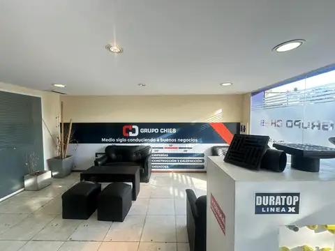 Alquiler galpón y oficinas en zona Sur