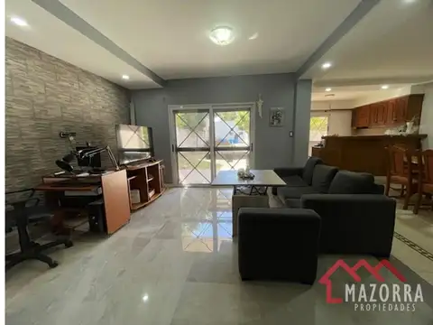 Casa en Venta con 3 cocheras