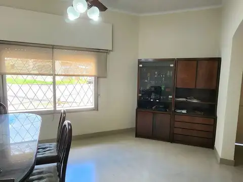 Casa en Alquiler con 1 cochera