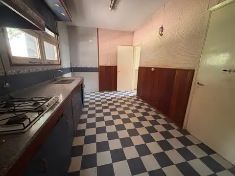 VENTA casa en Casilda de 3 dormitorios con cochera.