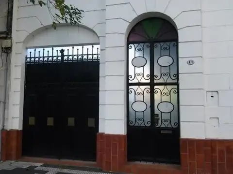 GABOTO 400: ALQUILO CASA CON JARDIN Y PILETA