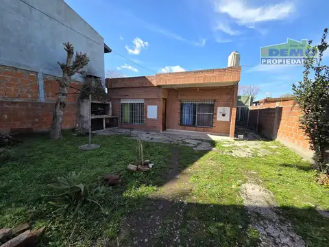 Leopoldo Lugones N°368  E/Juan Mantovani y Benito Linch