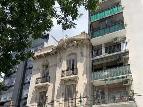 EN VENTA PH DE 3 AMB. CON BALCÓN EN RECOLETA