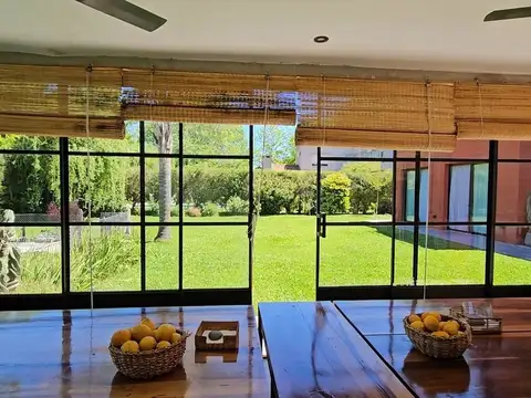 Casa 6 ambientes con 3 baños