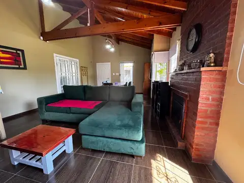 Casa 5 ambientes con 2 baños