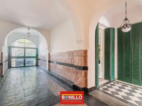 Casa en Alquiler con 1 cochera