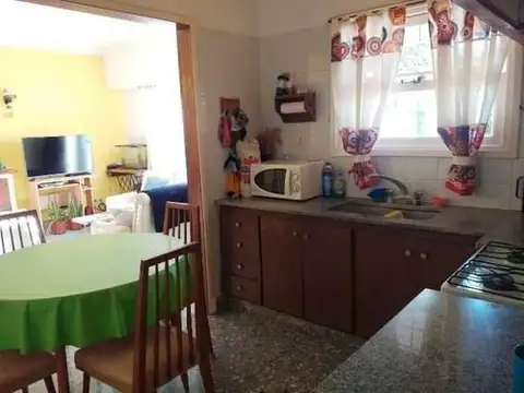 Casa 3 ambientes con 2 baños