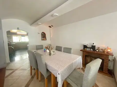 Casa 6 ambientes con 4 baños