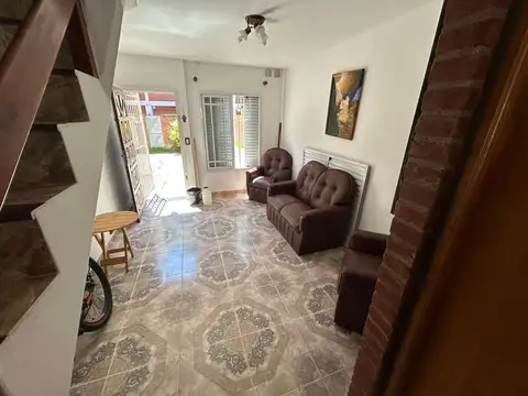 Depto Tipo Casa 3 ambientes con 2 baños