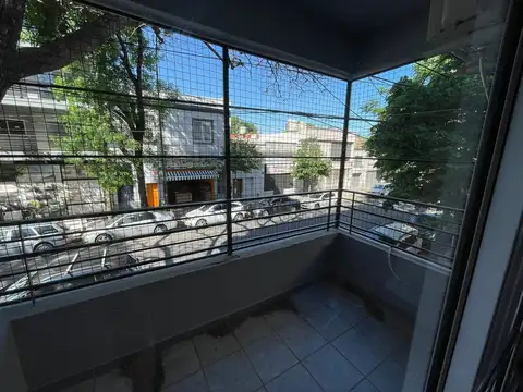 VENDE  2 AMB CON BALCON ALFRENTE