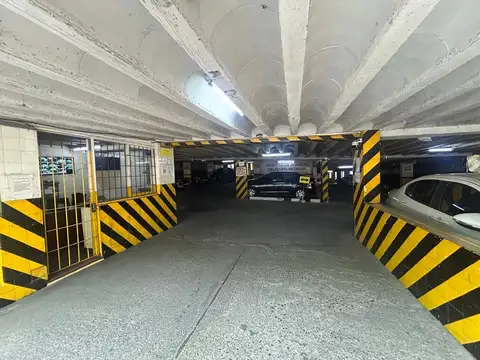 COCHERA EN VENTA - SEGURIDAD 24HS - CENTRO MENDOZA