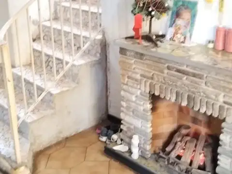 Casa 5 ambientes con 2 baños