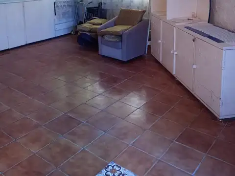 Casa 5 ambientes con 1 baño