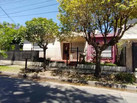 Venta de Casa de 3 ambientes en Castelar