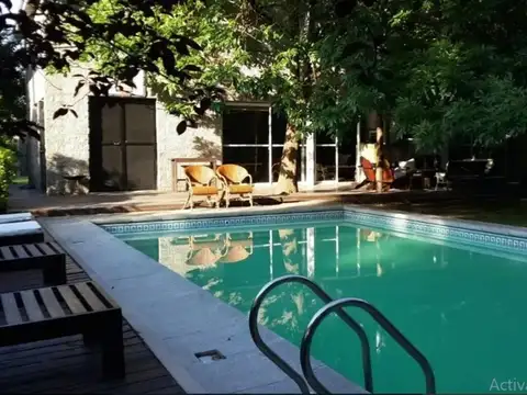 Casa en Alquiler con 3 cocheras