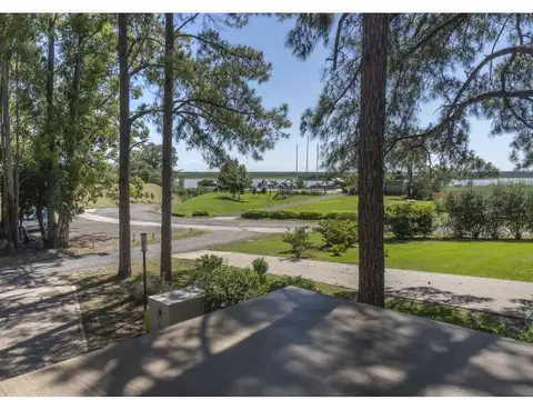 Casa 9 ambientes con 5 baños