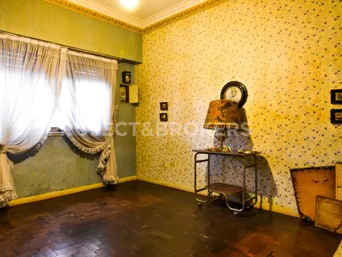 Casa en Venta con 3 cocheras