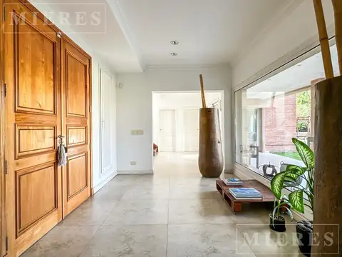 Casa 10 ambientes con 5 baños