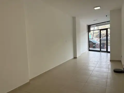 Alquiler | Excelente local comercial con oficina, sótano y patio | Saavedra