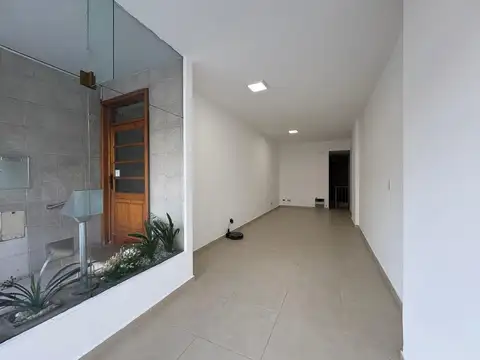 Alquiler | Excelente local comercial con oficina, sótano y patio | Saavedra