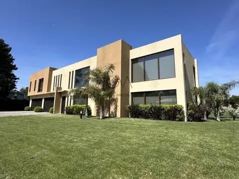 Casa en venta en Barrio privado Rumenco