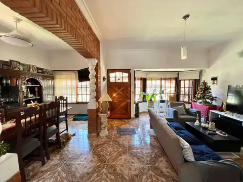 Casa en Venta con 4 cocheras